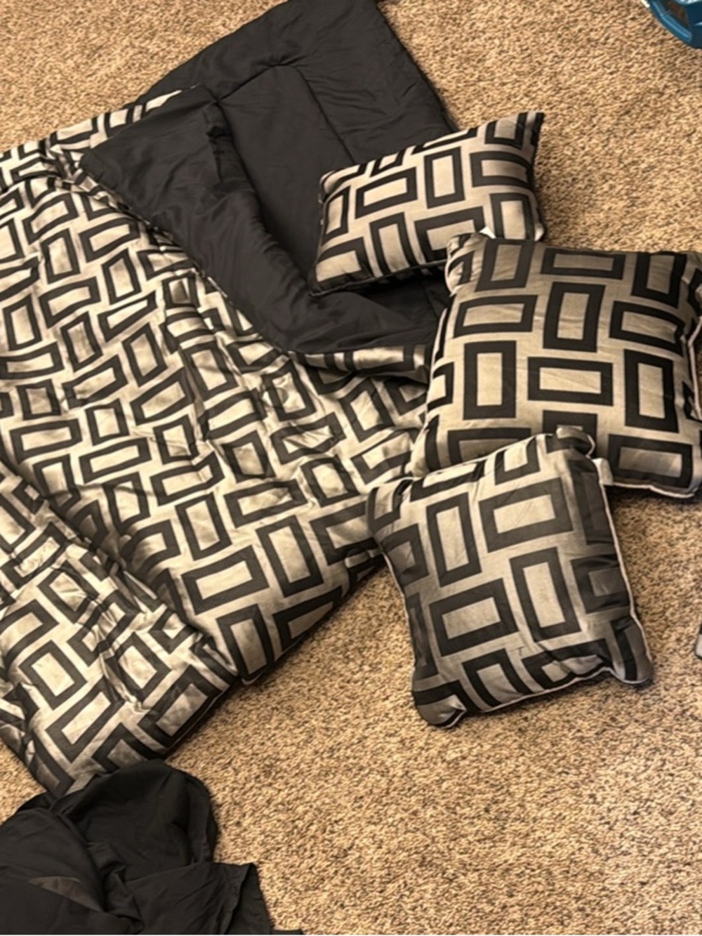 Geometric Black & Silver Comforter Set with Accent Pillows